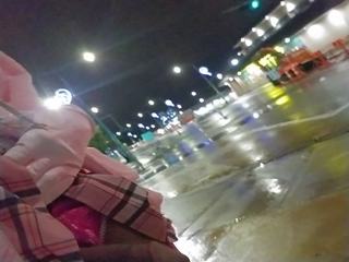 Masturbare in rosa su strada