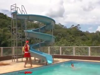 Lifeguards razbijanje poredno neznanec